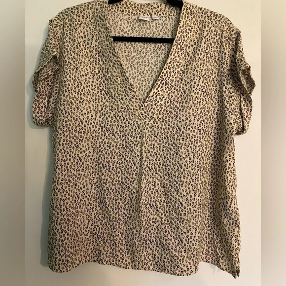 Gap Womens Med Short Rolled Sleeve Leopard Machine‎ Washable Rayon V-neck Blouse - Picture 1 of 8